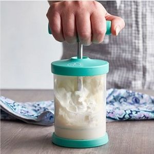 The Pampered Chef Whipped Cream Maker